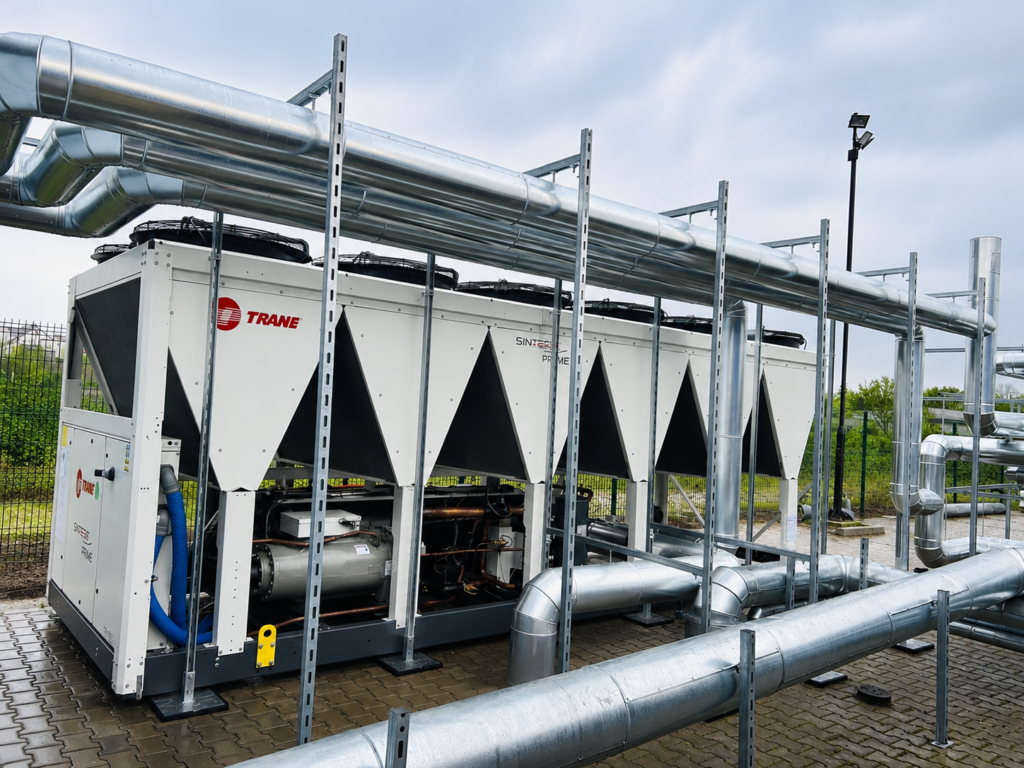 Centralny system chłodzenia procesowego Trane zrealizowany przez MUEHSAM dla zakładu przemysłowego